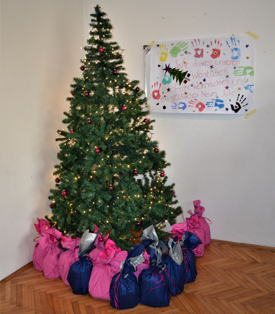 Weihnachtsgeschenke für Kinder im Schülerwohnheim